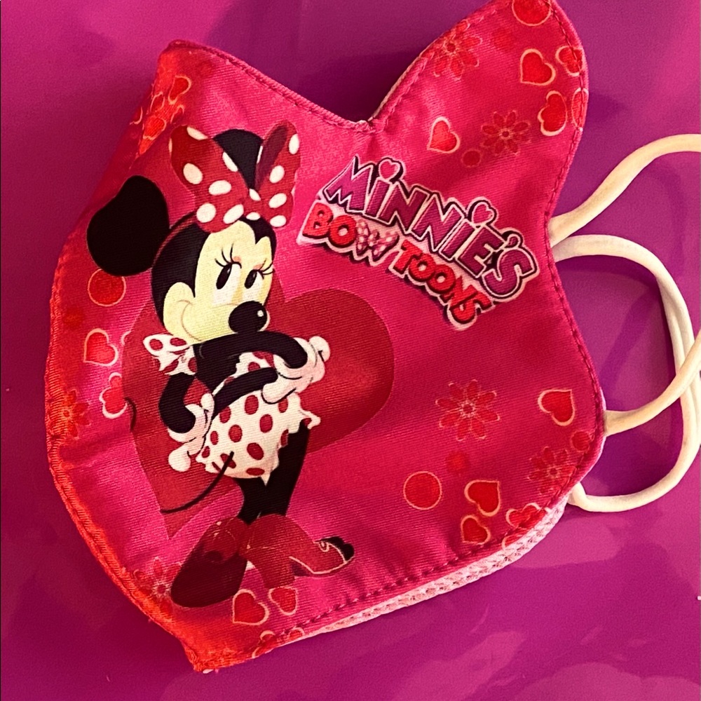 Minnie Mouse face mask pink